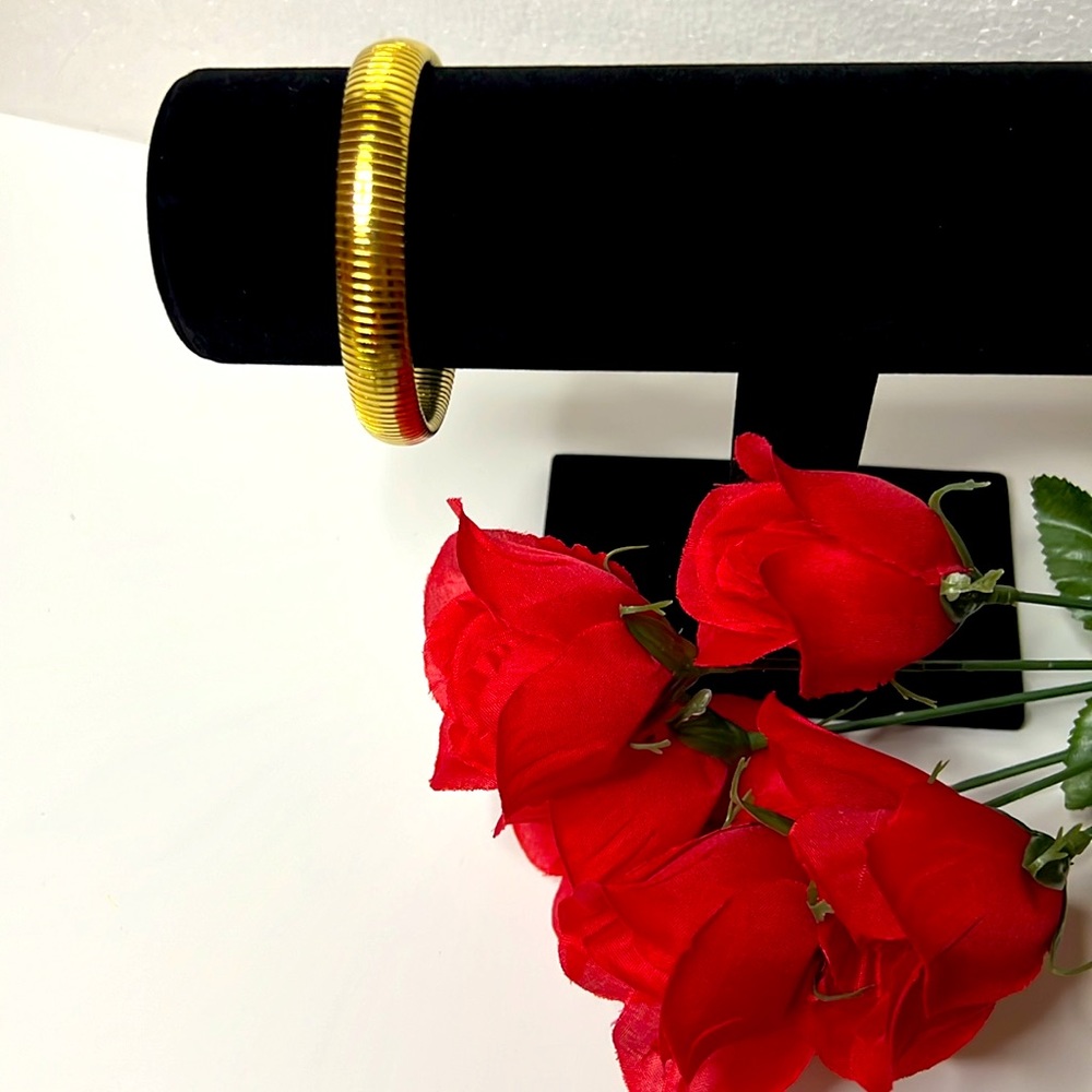Gold Stretch Bracelet, ribbed flex Gold Tone, bangle, Vintage